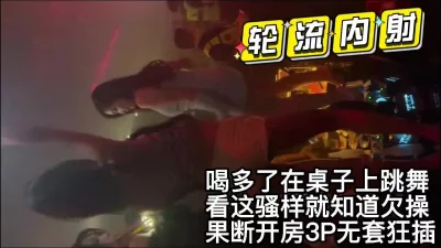 [白丝透视装极品蝴蝶逼]3根大鸡巴还满足不了她性瘾实在太大了